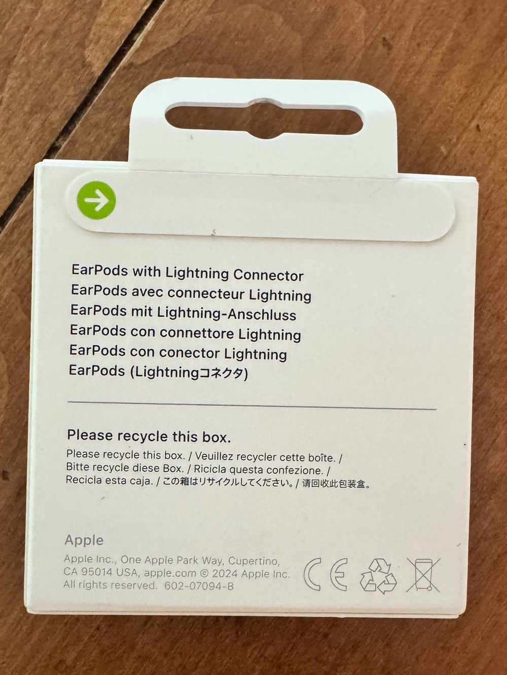 Apple Wired EarPods with Lightning Connector - Picture 2 of 7